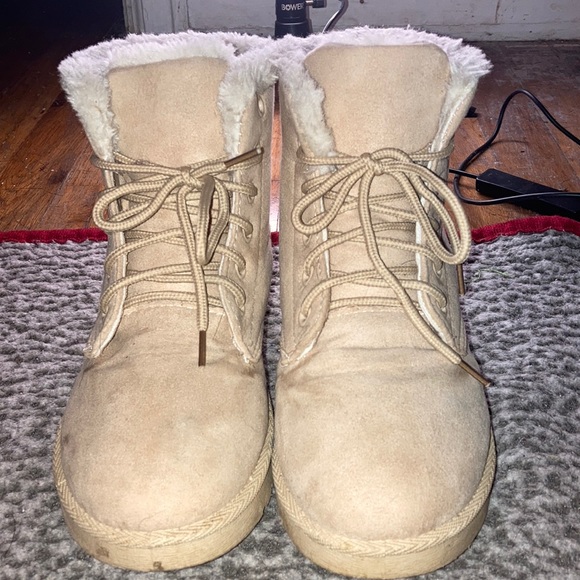 Selling these boots they don’t fit, been worn, creased will be cleaned before. - Picture 4 of 4